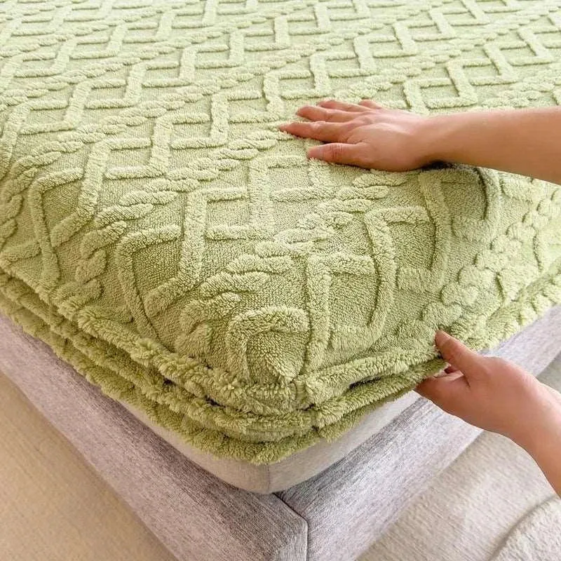 3D Embossed Velvet Mattress Cover for winter