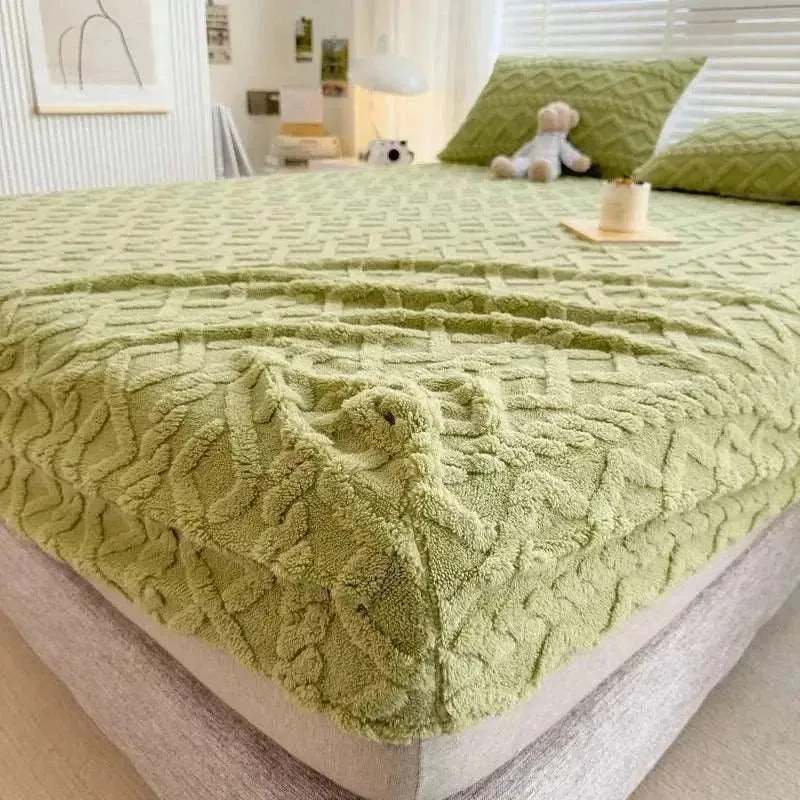 3D Embossed Velvet Mattress Cover for winter