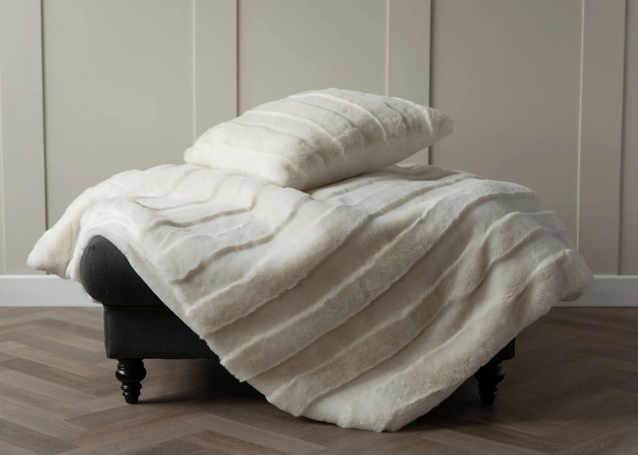 Belledorm "Alaska" Faux Fur Throws in Snow