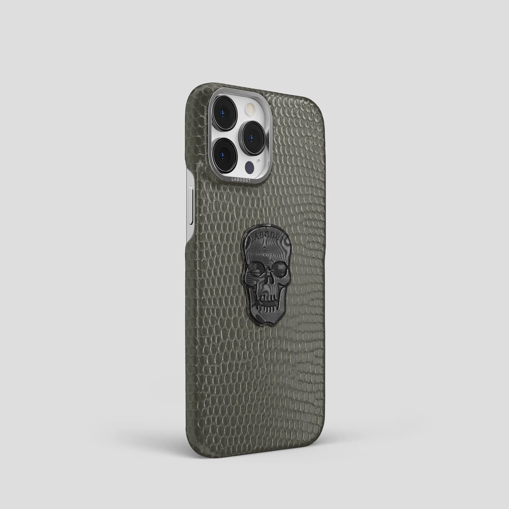 Classic Case With Carbon Skull For iPhone 15 Pro In Lizard