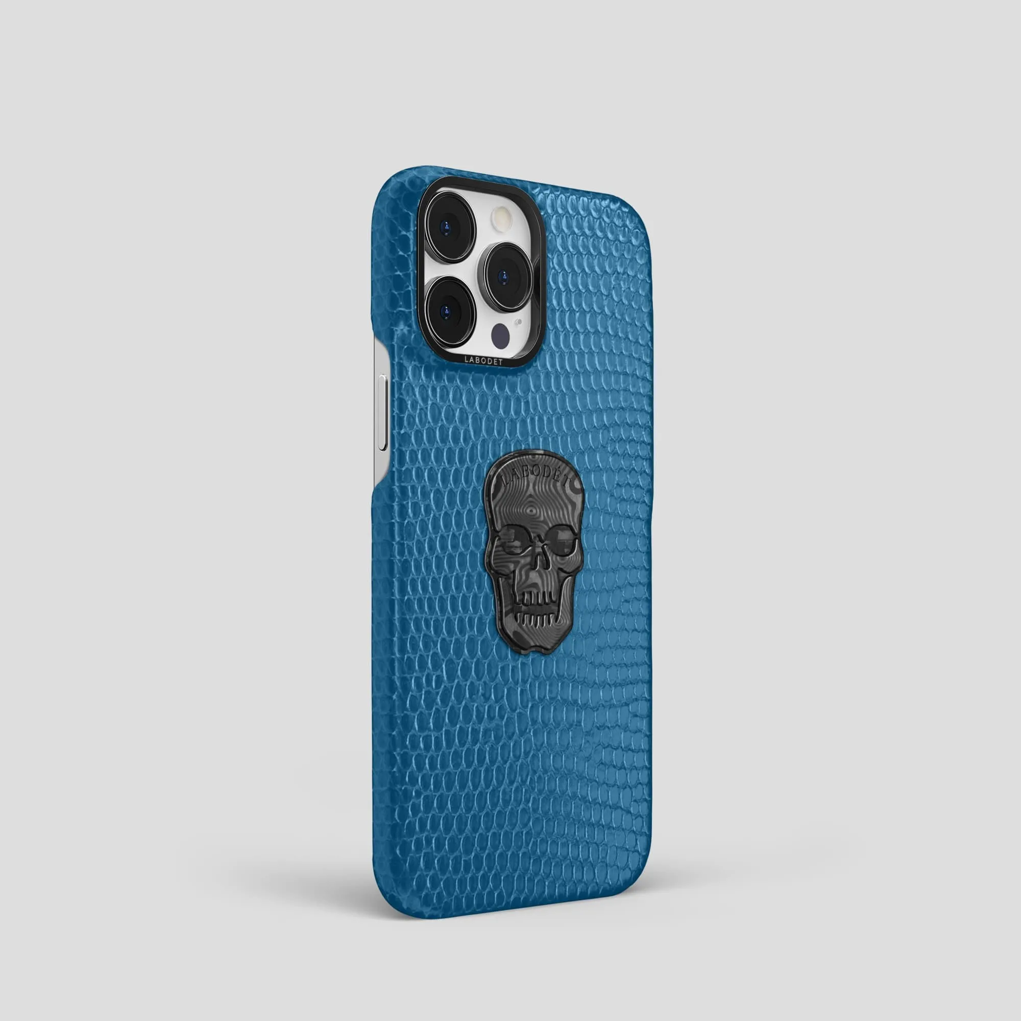 Classic Case With Carbon Skull For iPhone 15 Pro In Lizard
