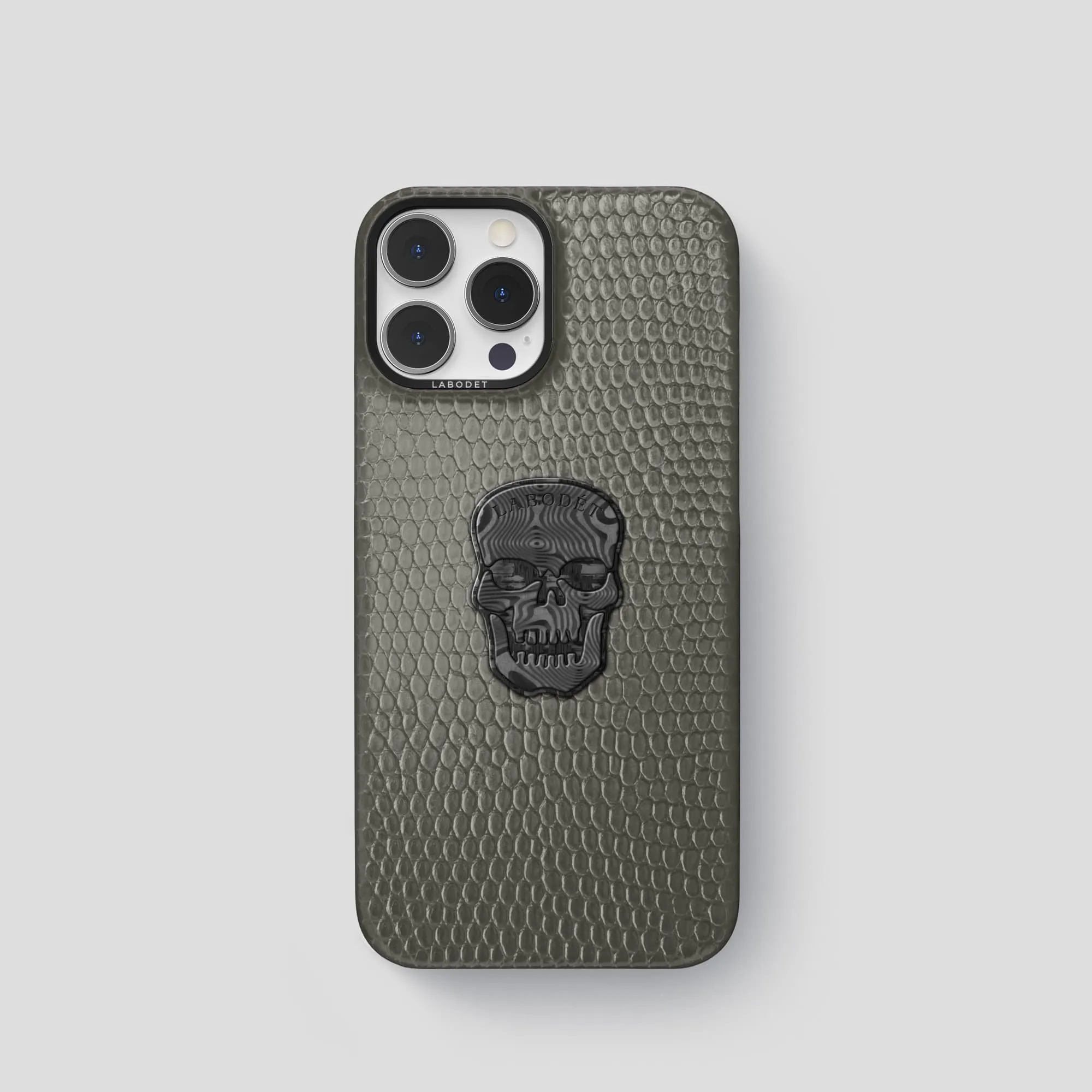 Classic Case With Carbon Skull For iPhone 15 Pro In Lizard