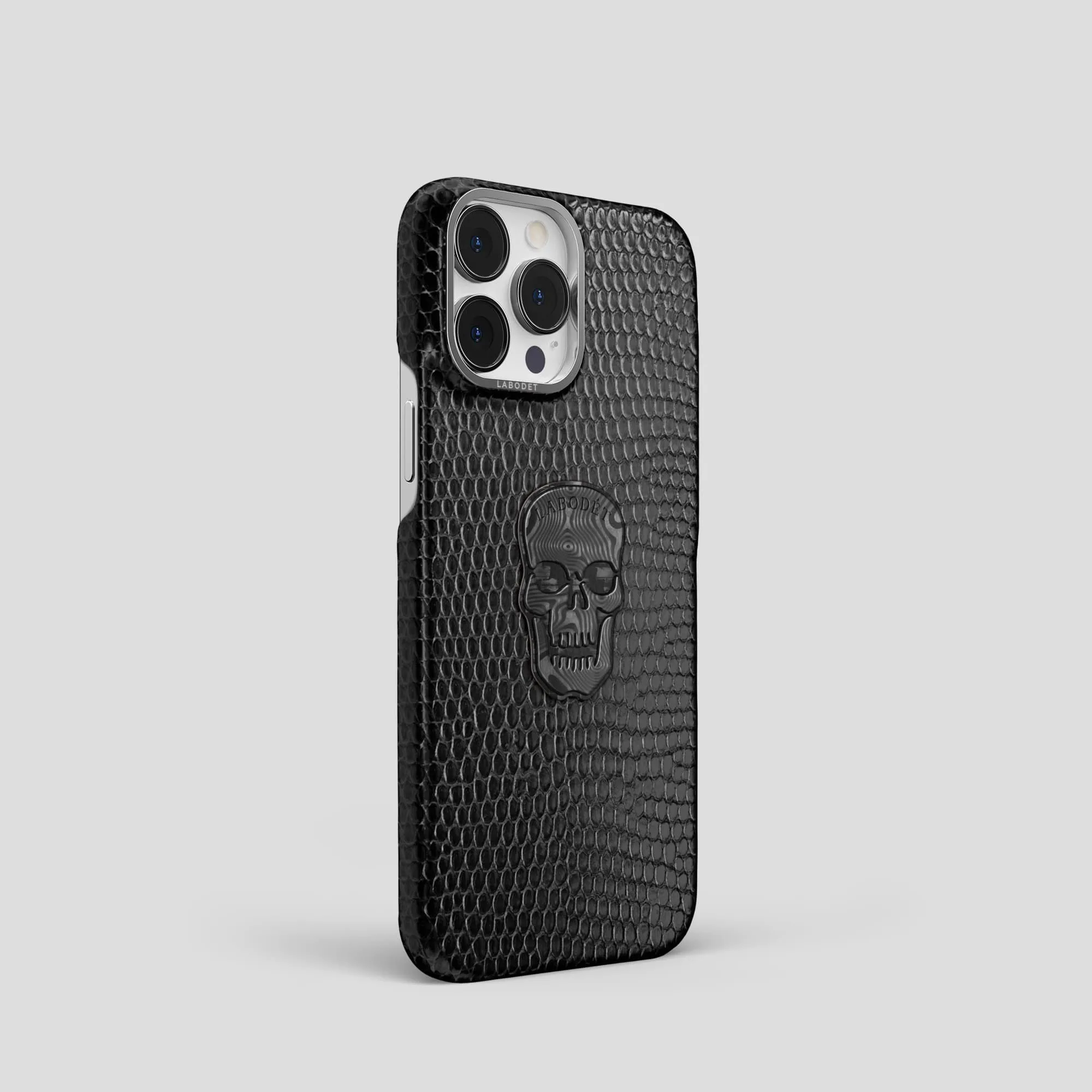 Classic Case With Carbon Skull For iPhone 15 Pro In Lizard