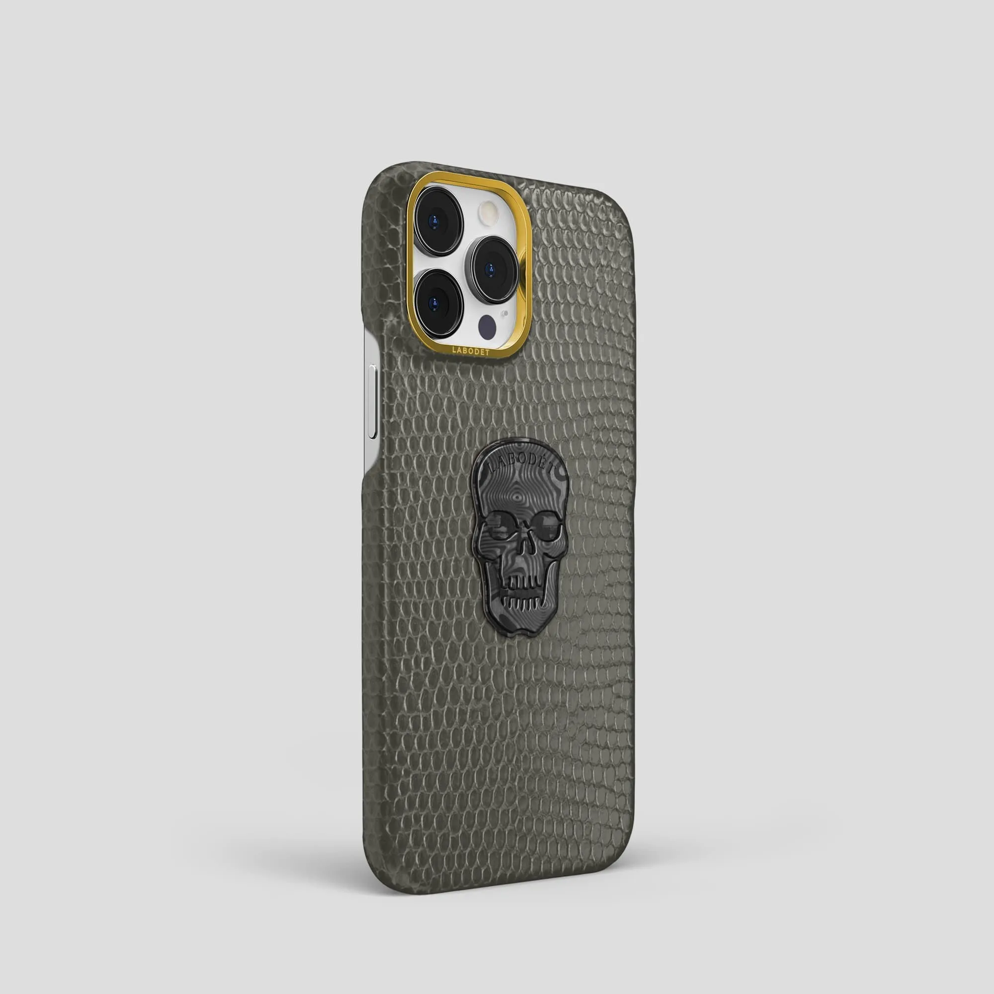 Classic Case With Carbon Skull For iPhone 15 Pro In Lizard