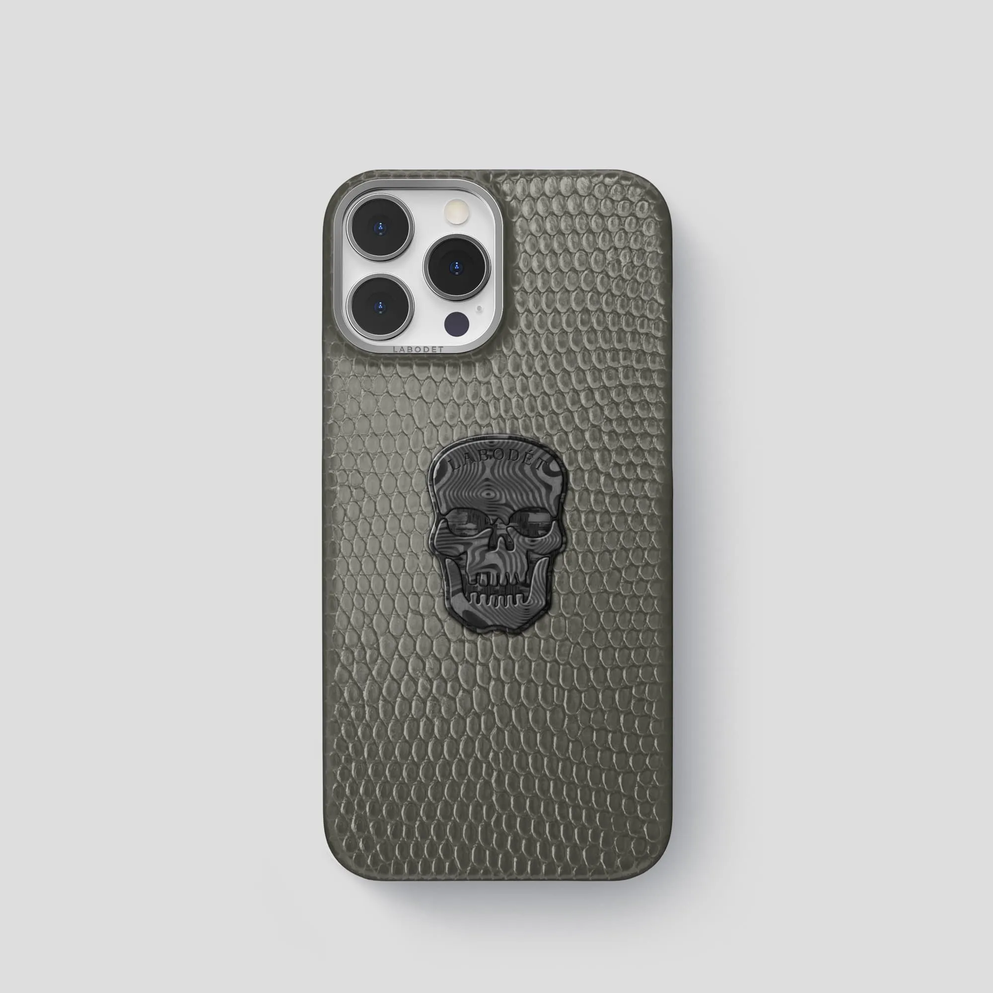 Classic Case With Carbon Skull For iPhone 15 Pro In Lizard