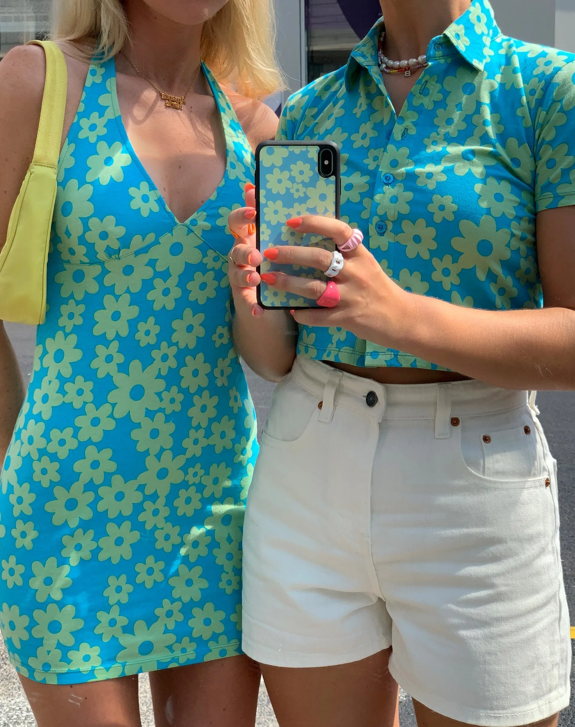Iphone Case in Retro Daisy Blue