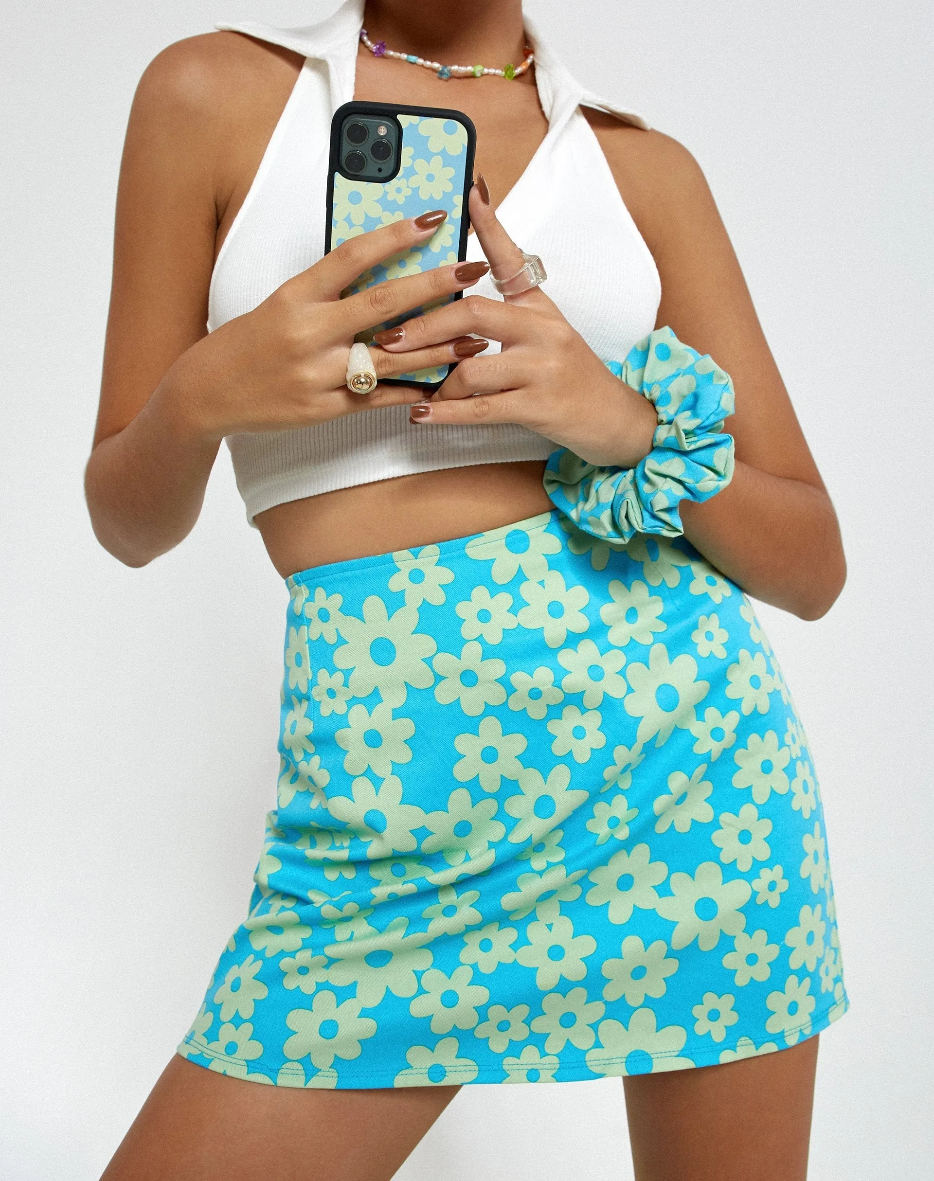 Iphone Case in Retro Daisy Blue