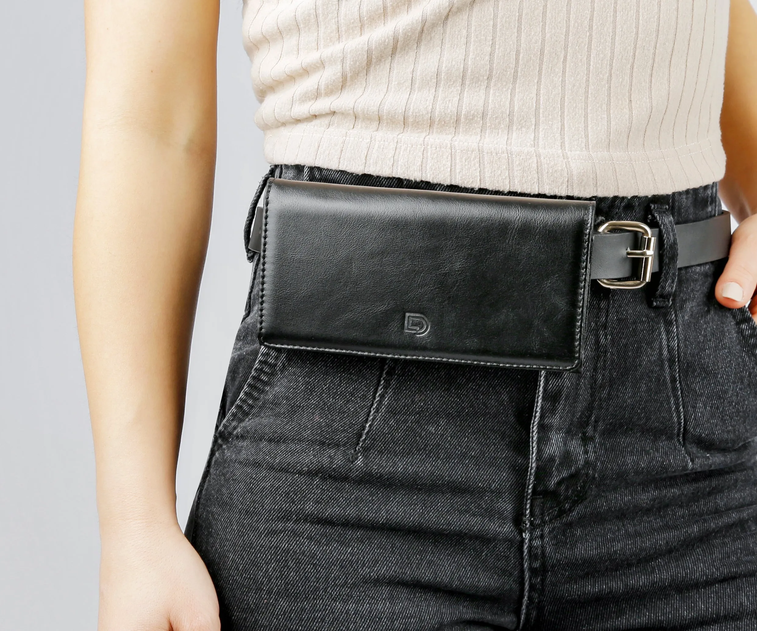 Leather Phone Holster with Magnetic Belt (Brown)