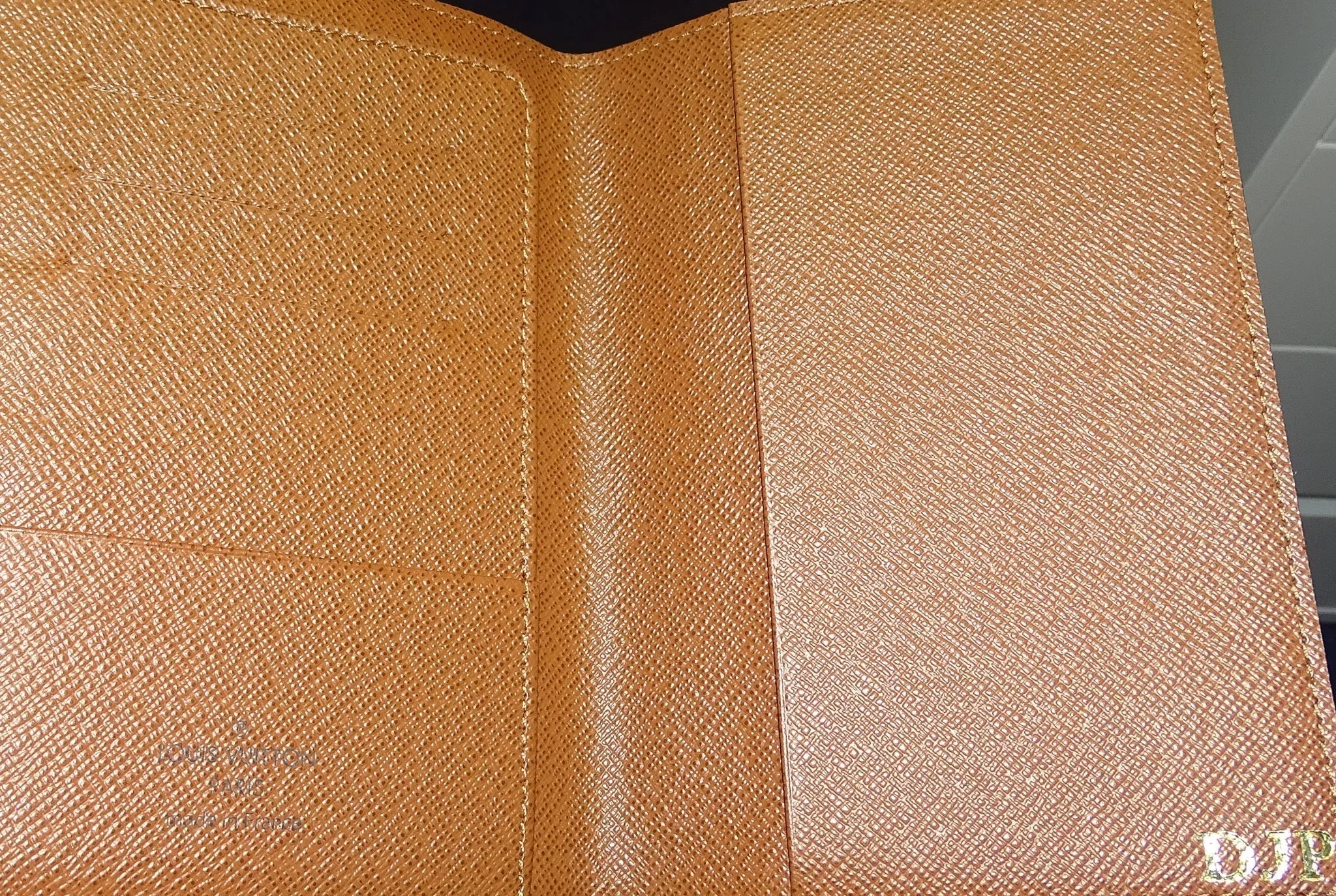 Louis Vuitton Monogram Classic Passport Cover MB0147 (hotstamped DJP)