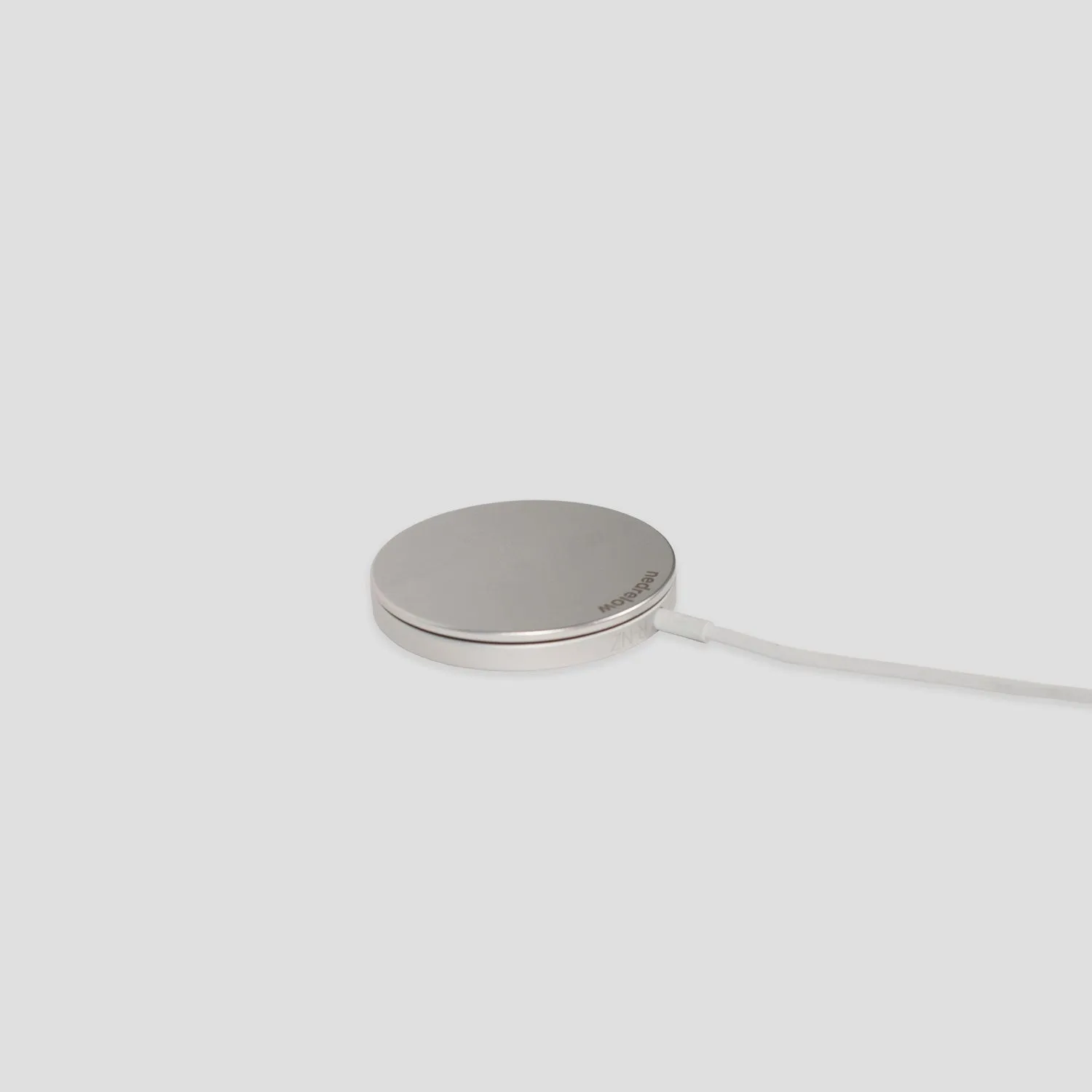 magnetic back (for MagSafe chargers)