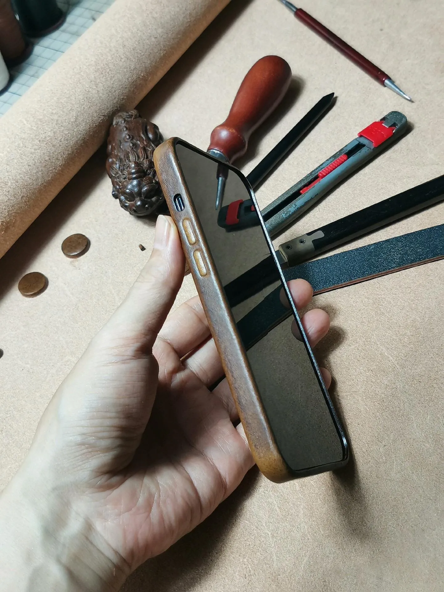 Personalised Handmade Premium Cowhide Leather iPhone Case for iPhone 16 Pro/ iPhone 15 Pro/ iPhone 14 Pro/ iPhone 13 Pro, Engraving Gift2024