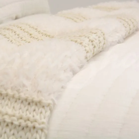 Plush Knit Throw ~ Ivory