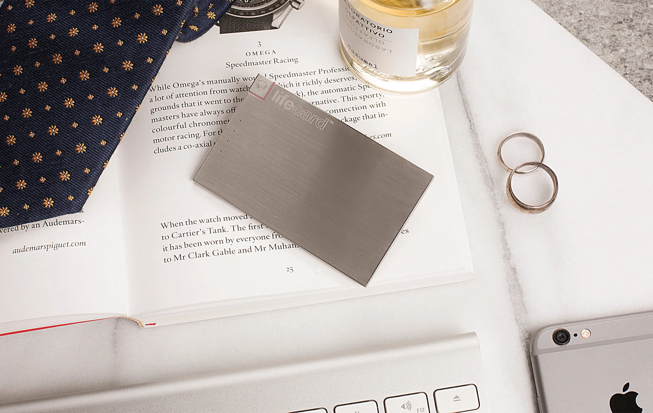 PlusUs - Lifecard Lightning Power Bank Credit Card Sized Charger