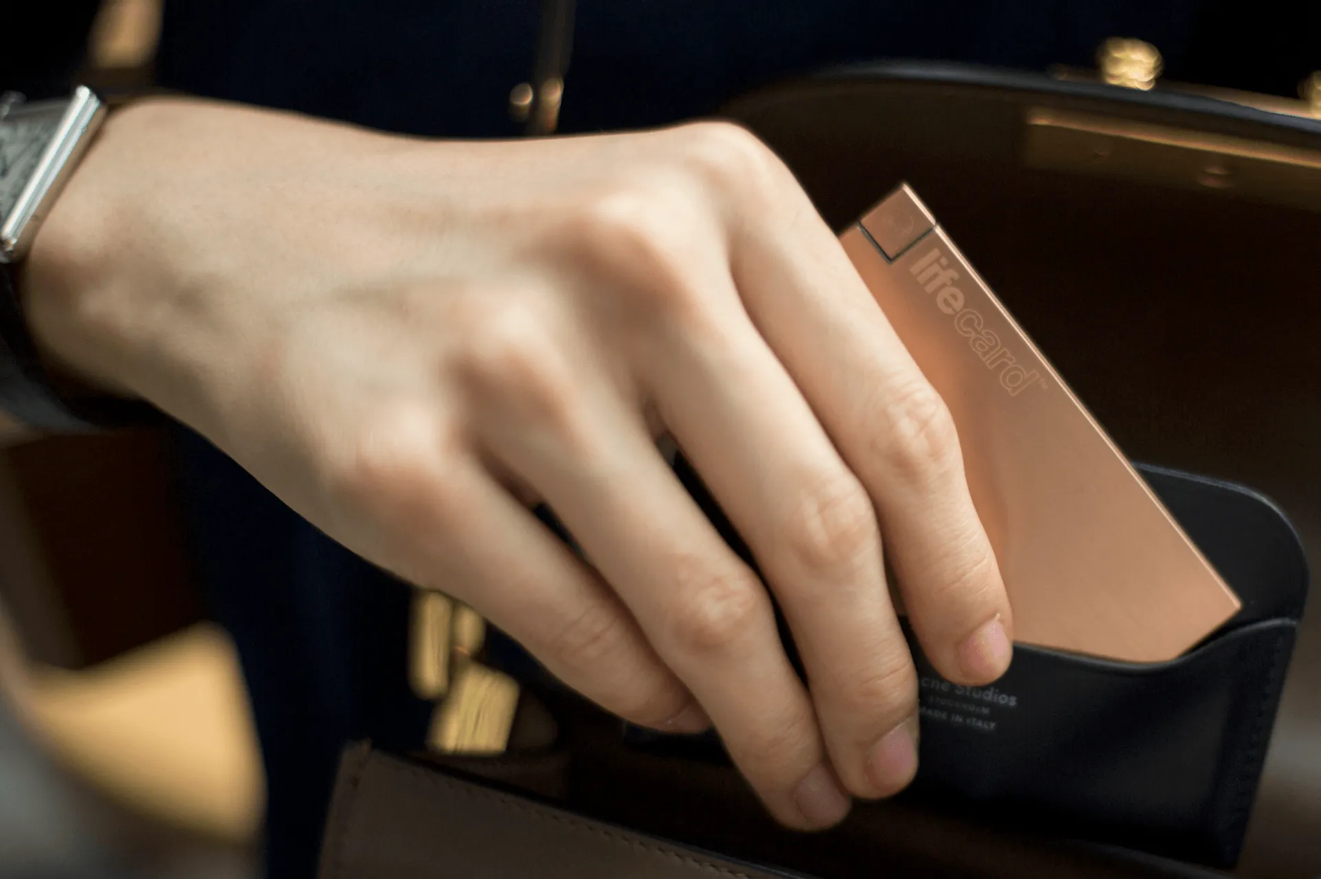 PlusUs - Lifecard Lightning Power Bank Credit Card Sized Charger