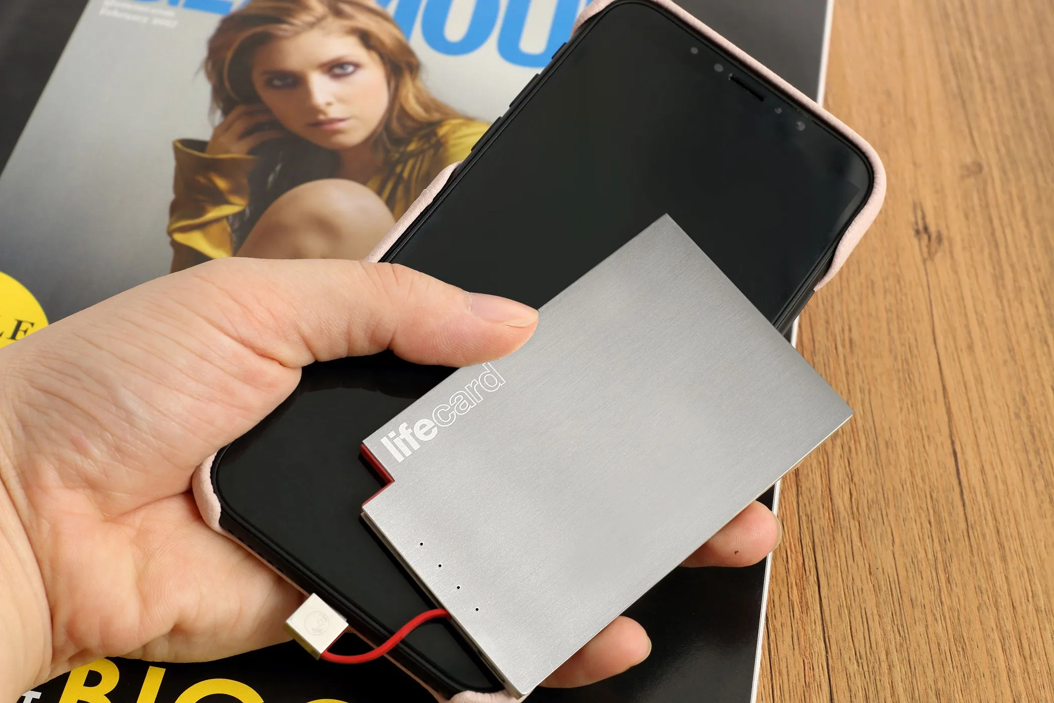 PlusUs - Lifecard Lightning Power Bank Credit Card Sized Charger