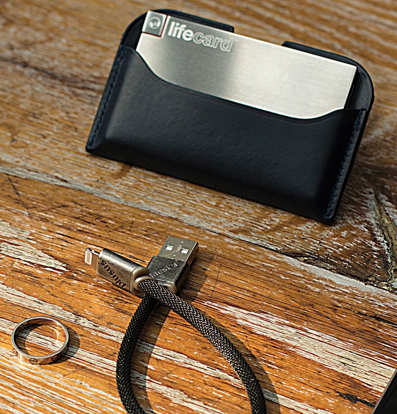 PlusUs - Lifecard Lightning Power Bank Credit Card Sized Charger