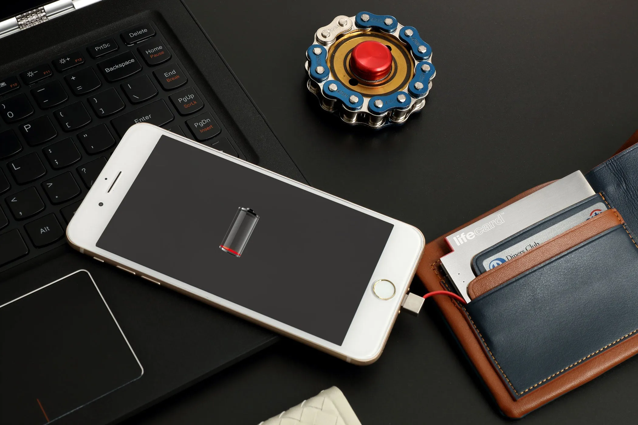PlusUs - Lifecard Lightning Power Bank Credit Card Sized Charger