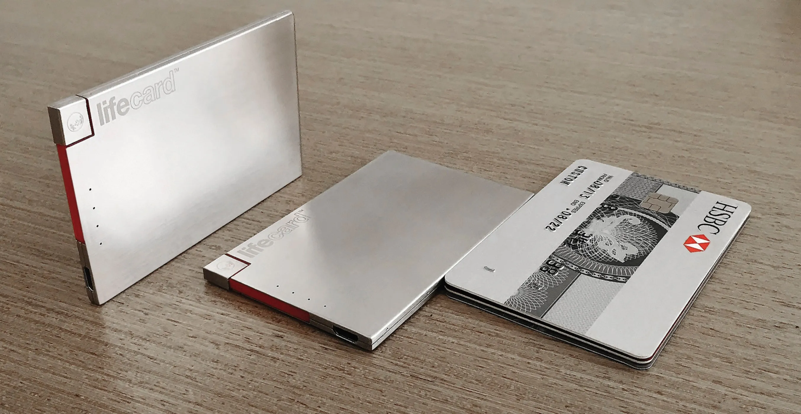 PlusUs - Lifecard Lightning Power Bank Credit Card Sized Charger