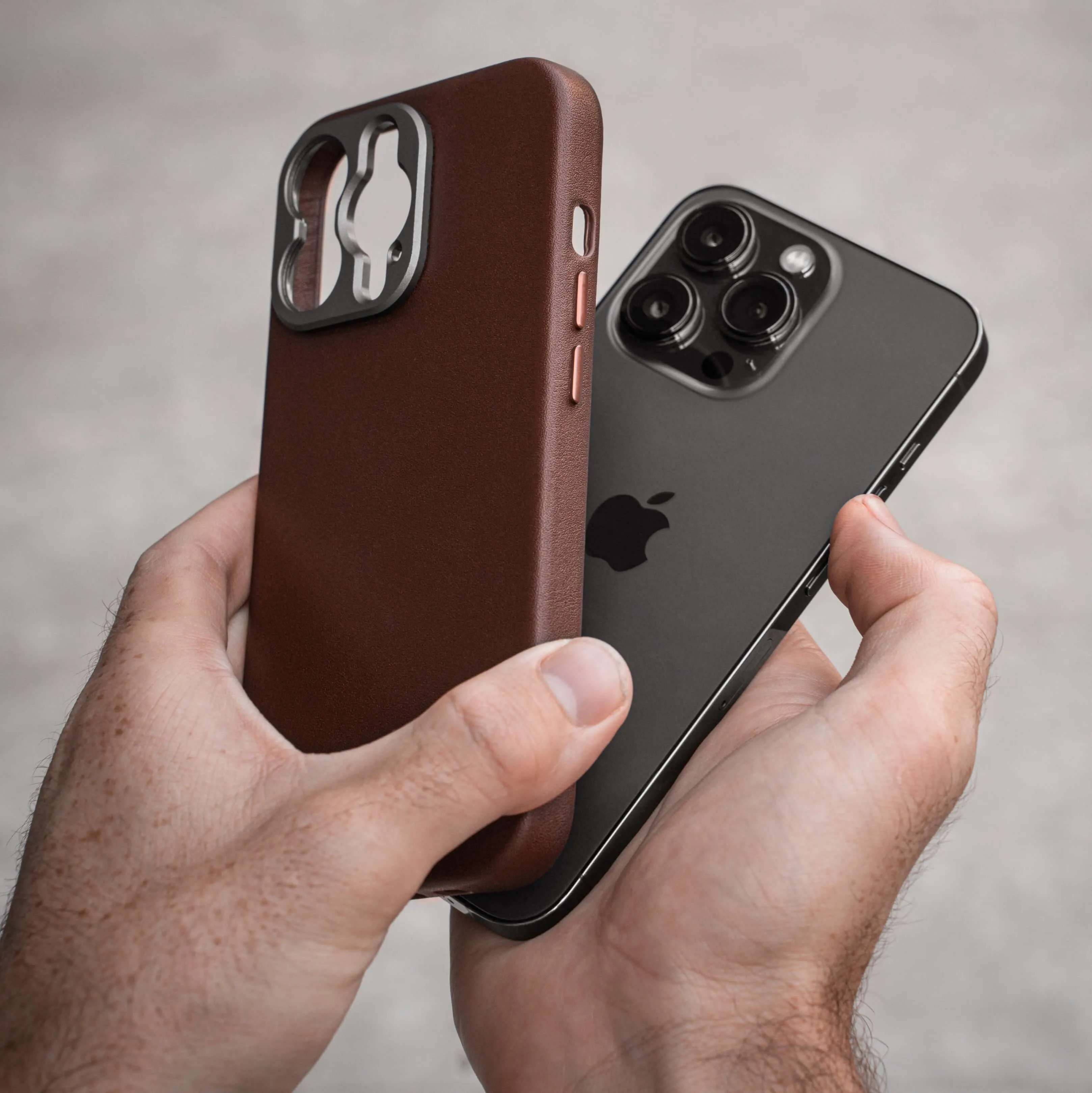 Pro Leather Case - iPhone 13 Pro - Brown