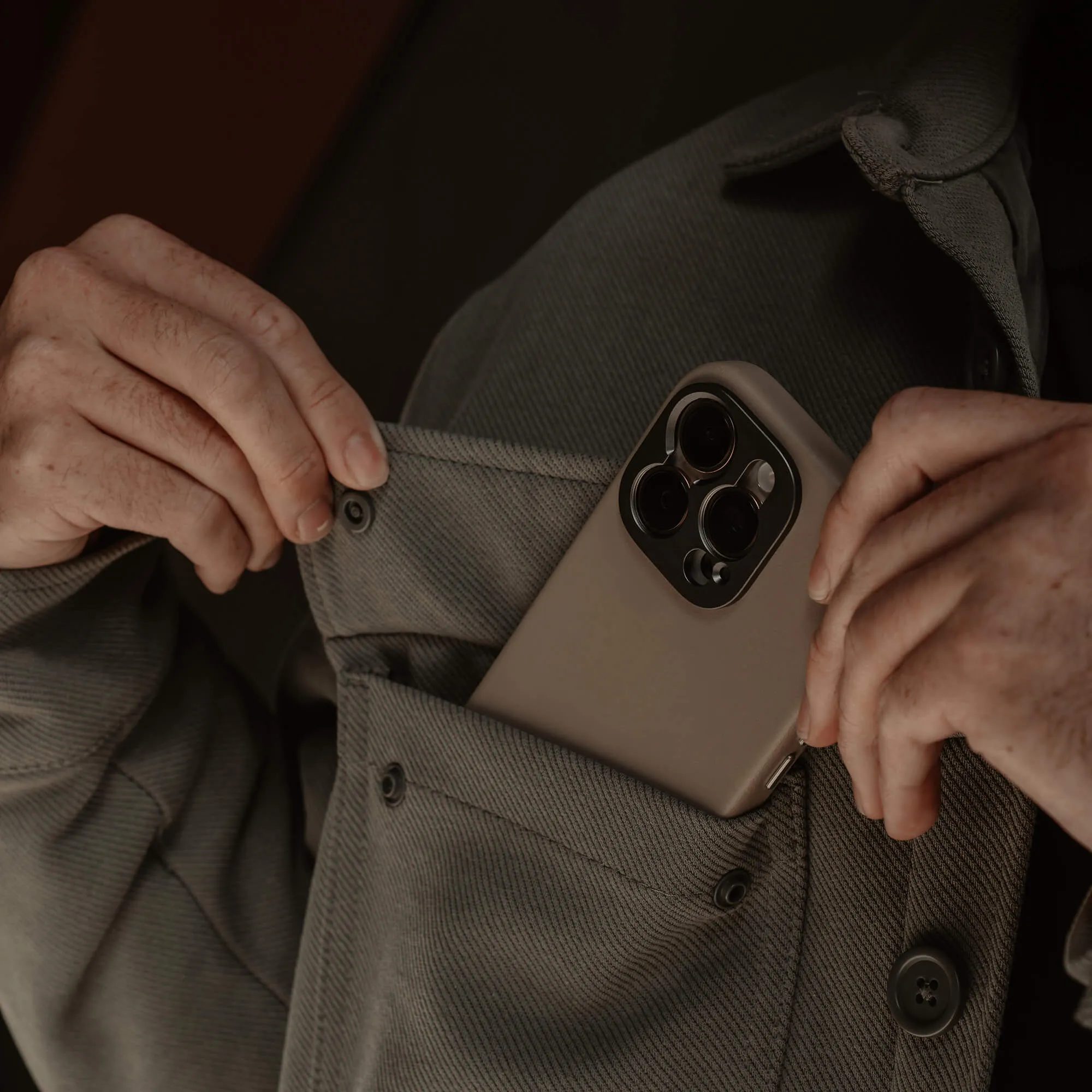 Pro Leather Case - iPhone 16 Pro - Sand