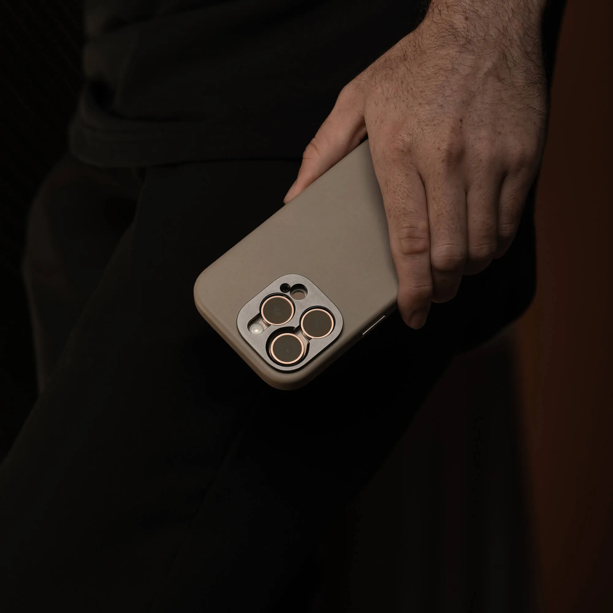 Pro Leather Case - iPhone 16 Pro - Sand