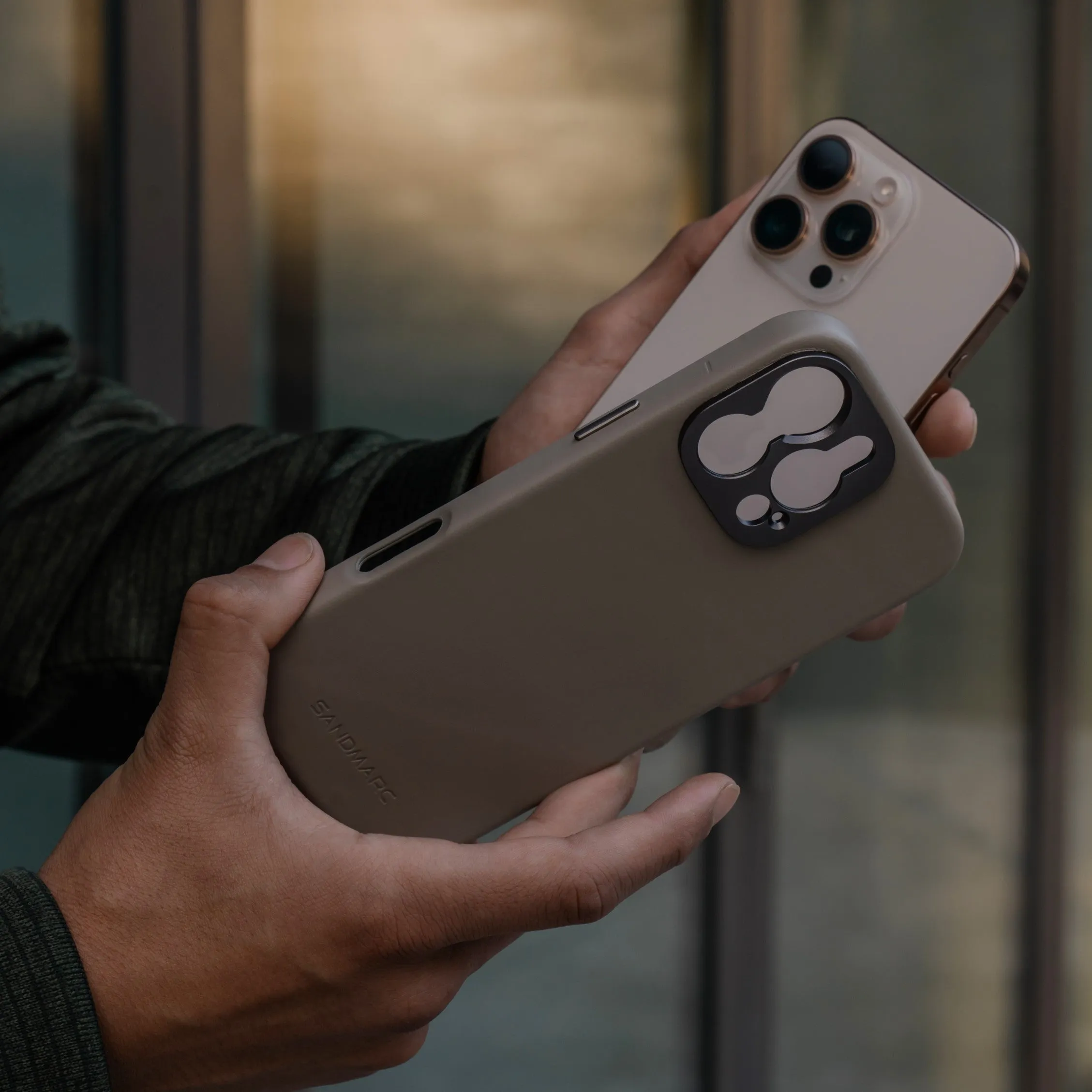 Pro Leather Case - iPhone 16 Pro - Sand
