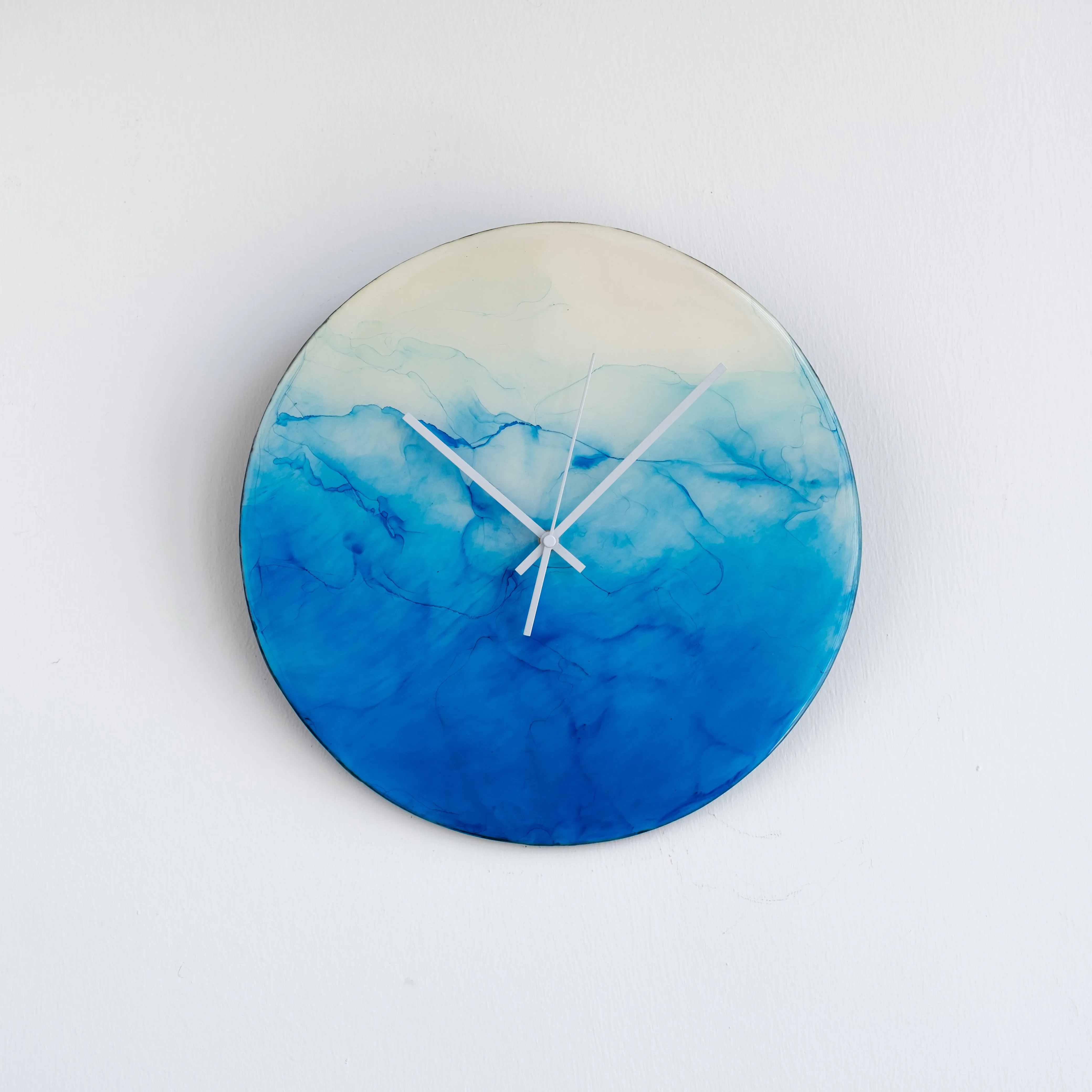 Resin Epoxy Blue wall clock 40cm Diameter. HandMade for parashuteHome.