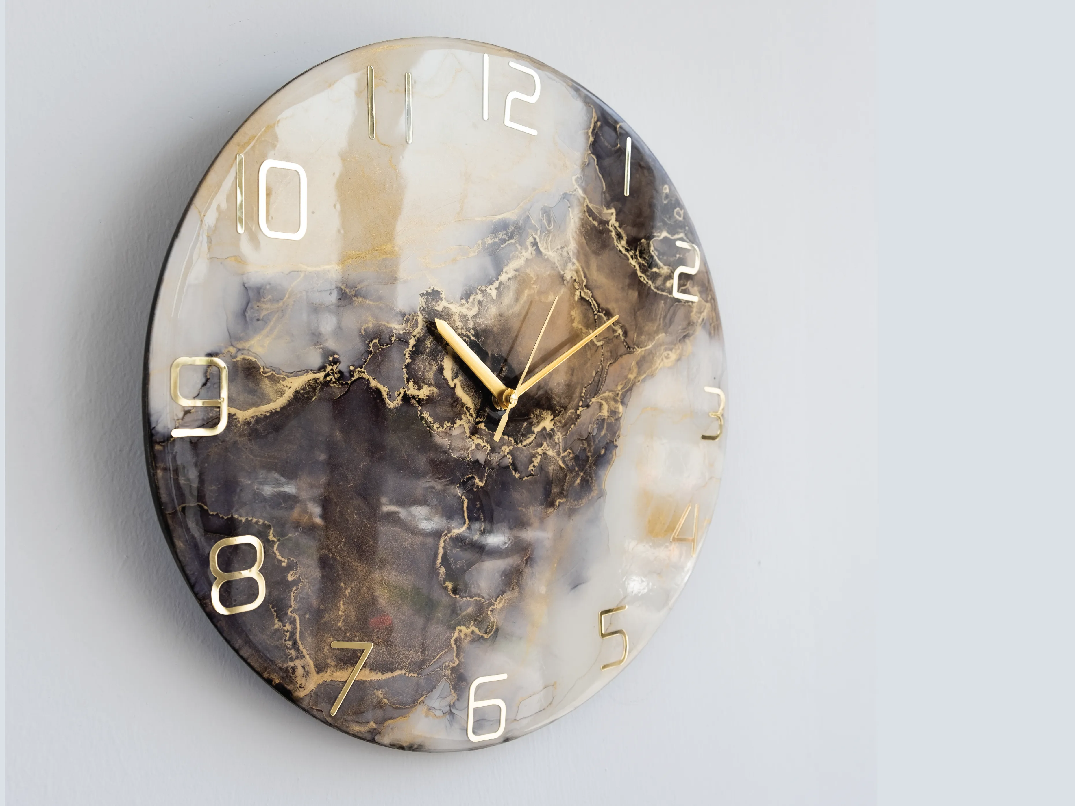 Resin Epoxy Brown and beige wall clock 40cm Diameter. HandMade for parashuteHome.