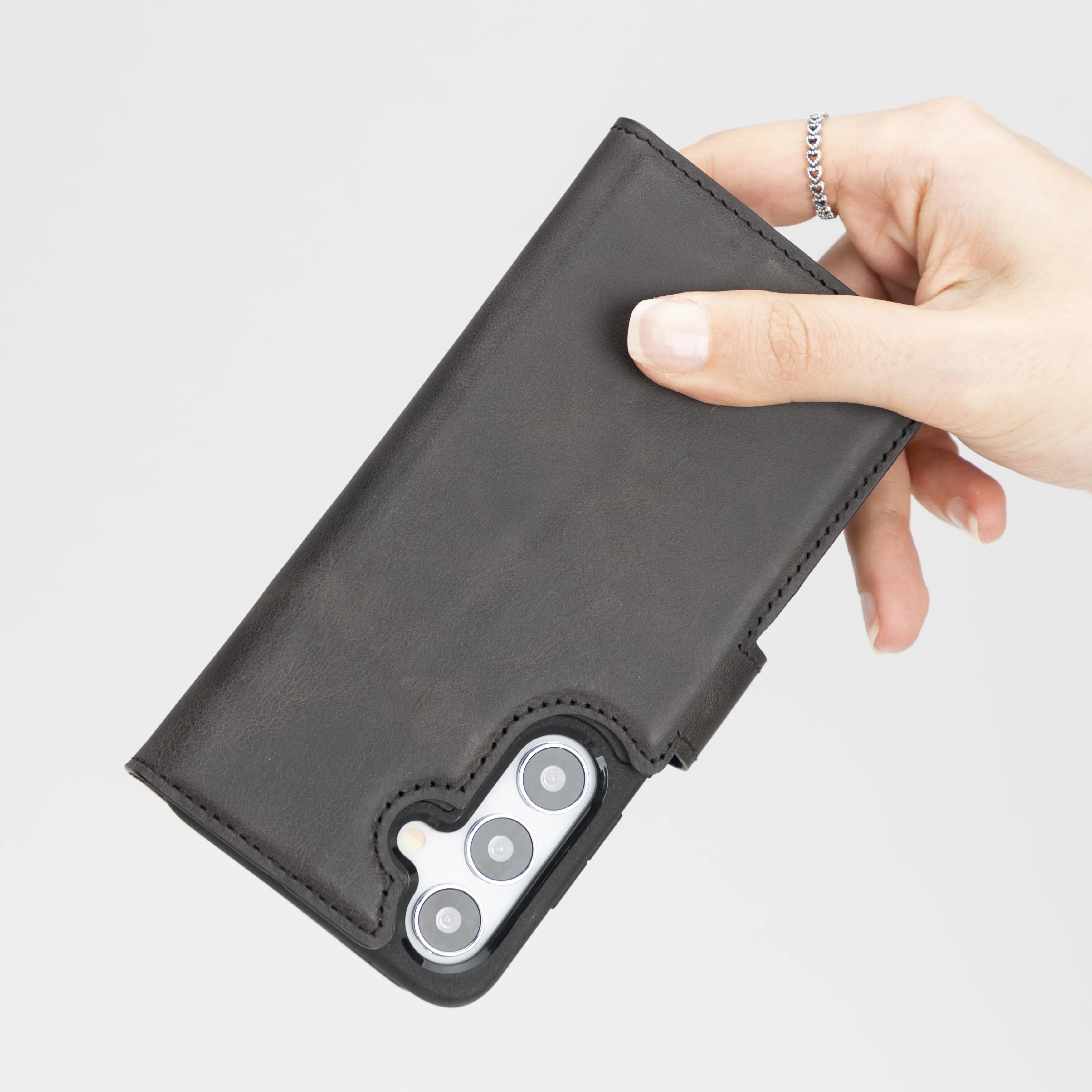 Samsung Galaxy S25 Magnetic Detachable Leather Wallet Case