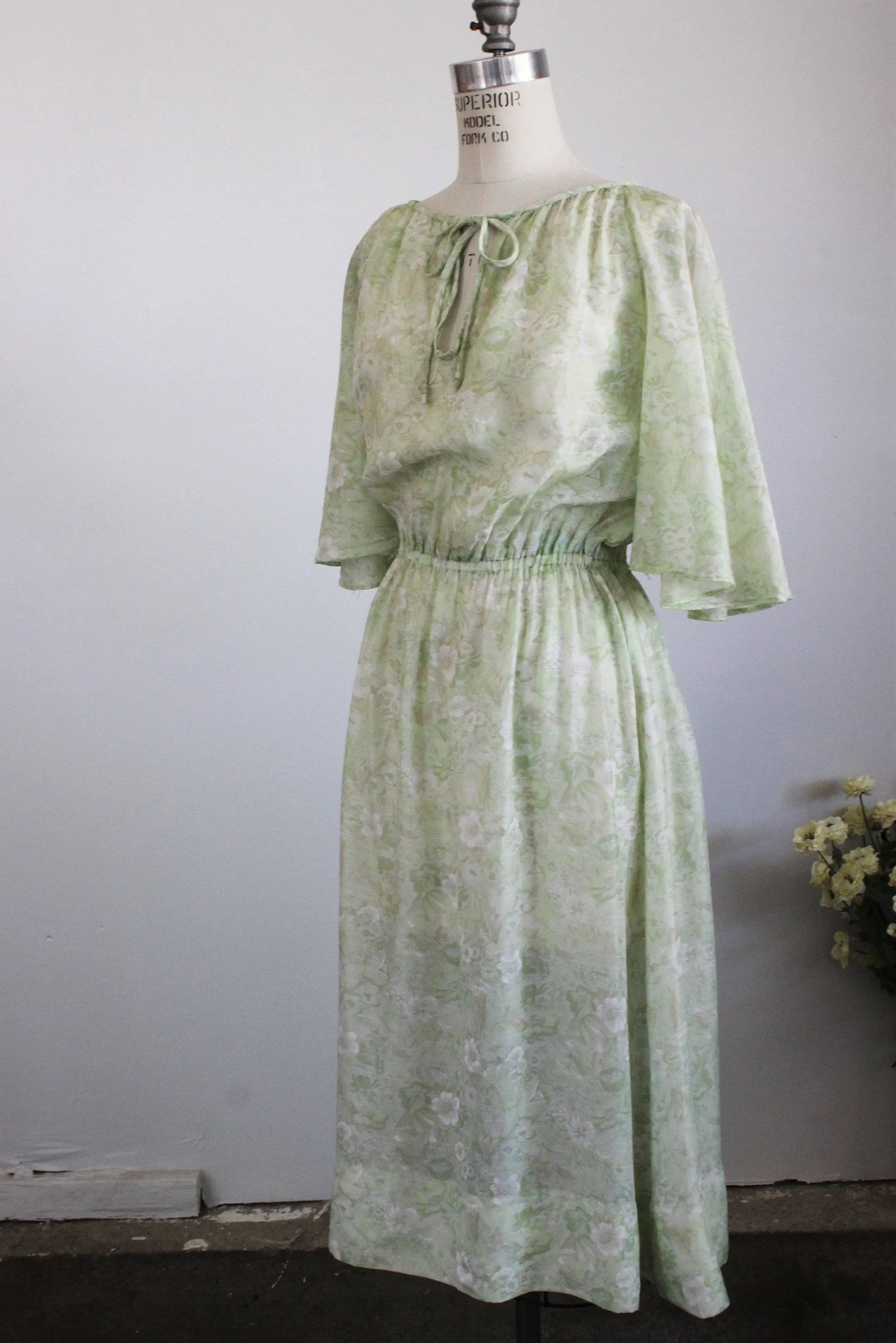 Vintage 1970s Green Floral Boho Dress