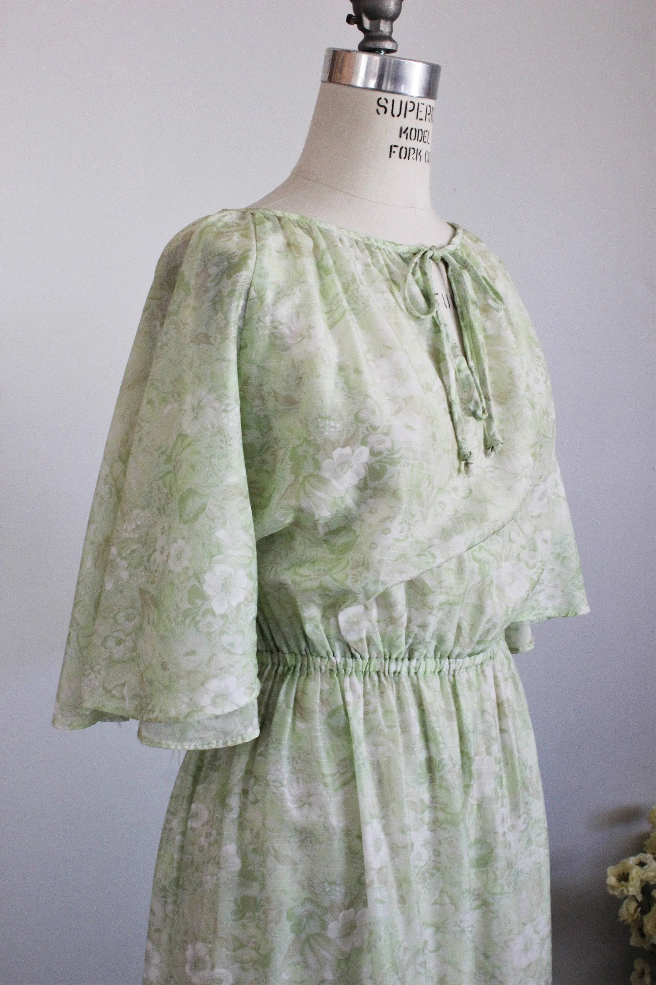Vintage 1970s Green Floral Boho Dress