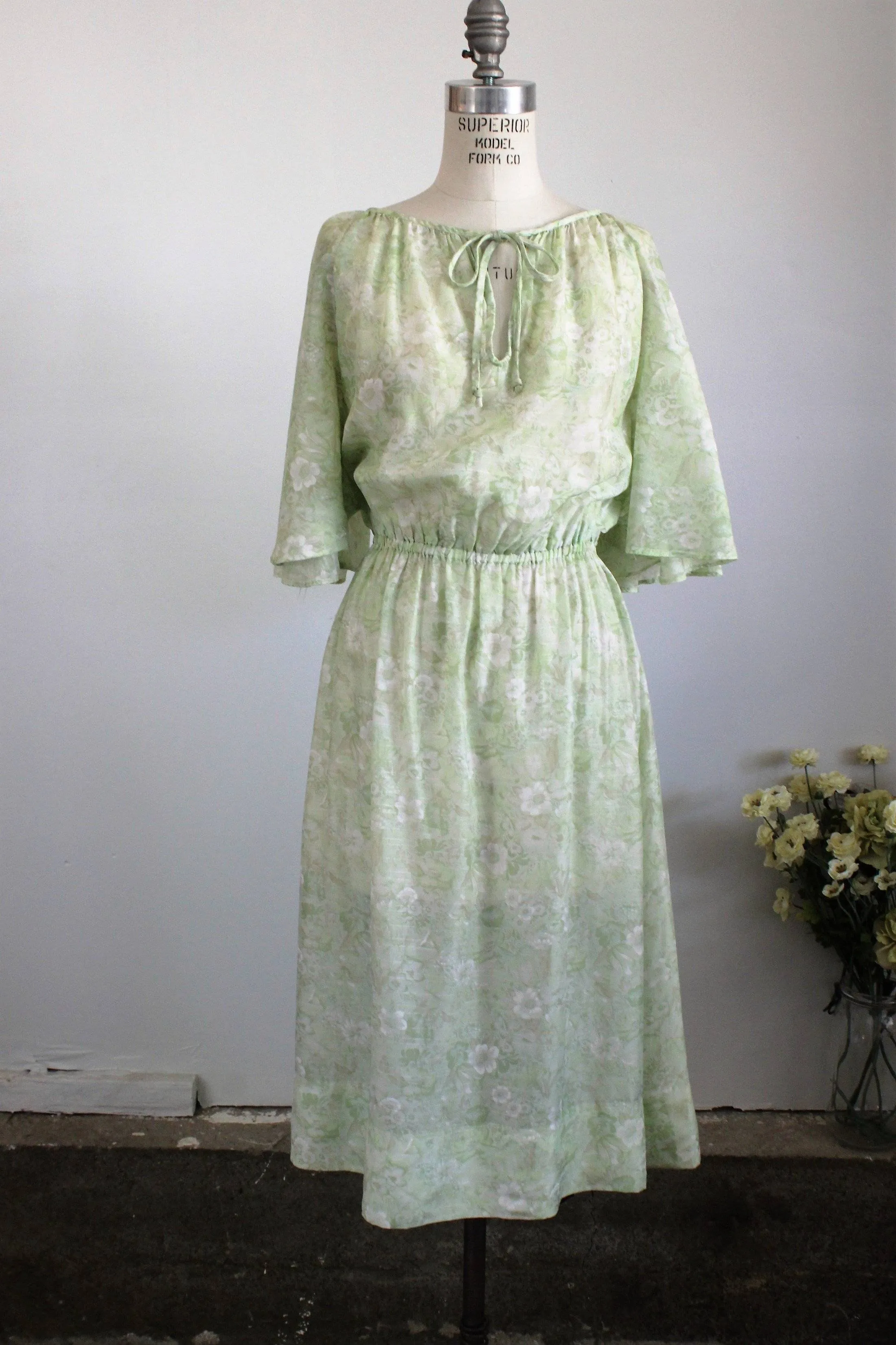 Vintage 1970s Green Floral Boho Dress