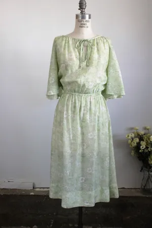 Vintage 1970s Green Floral Boho Dress