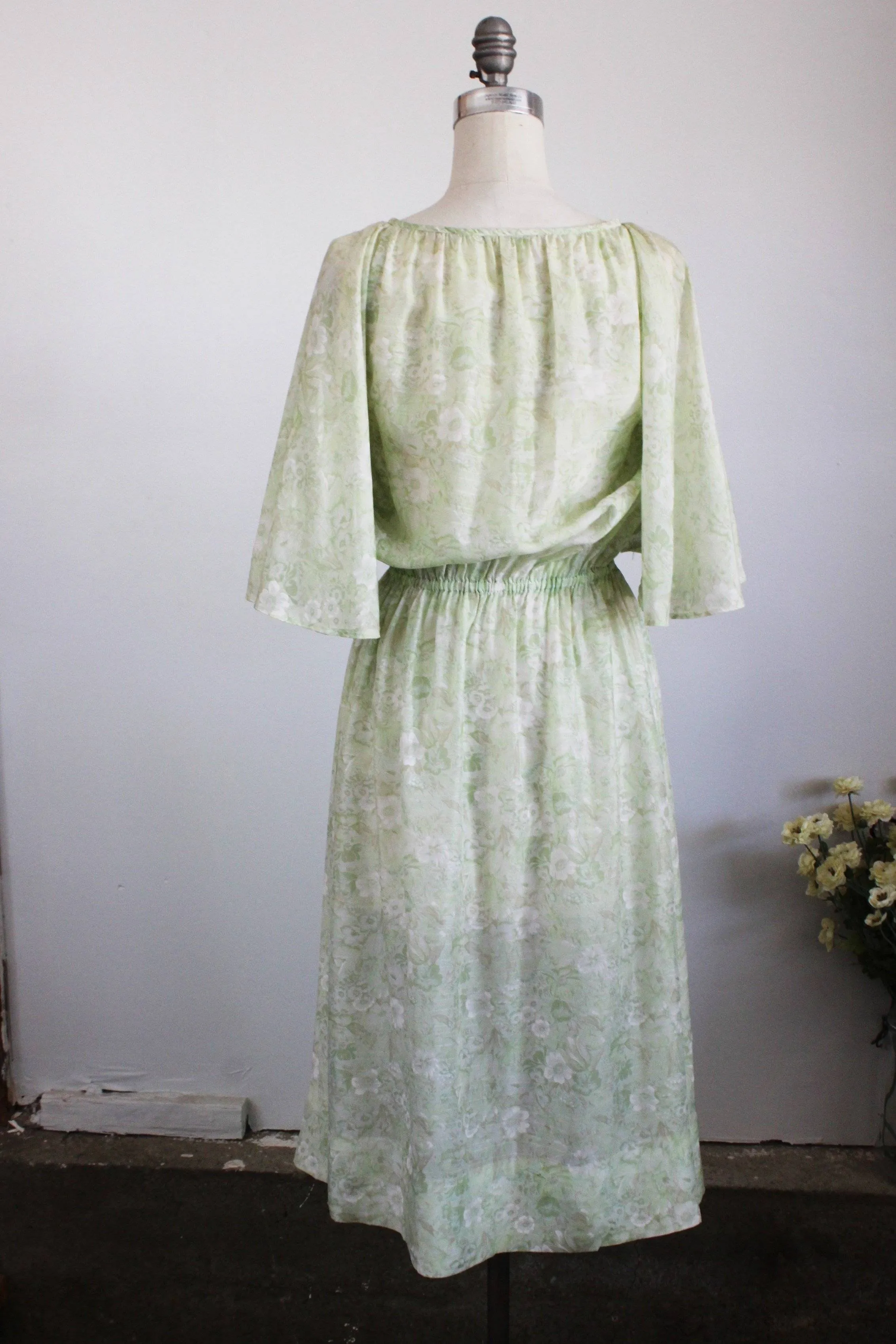 Vintage 1970s Green Floral Boho Dress