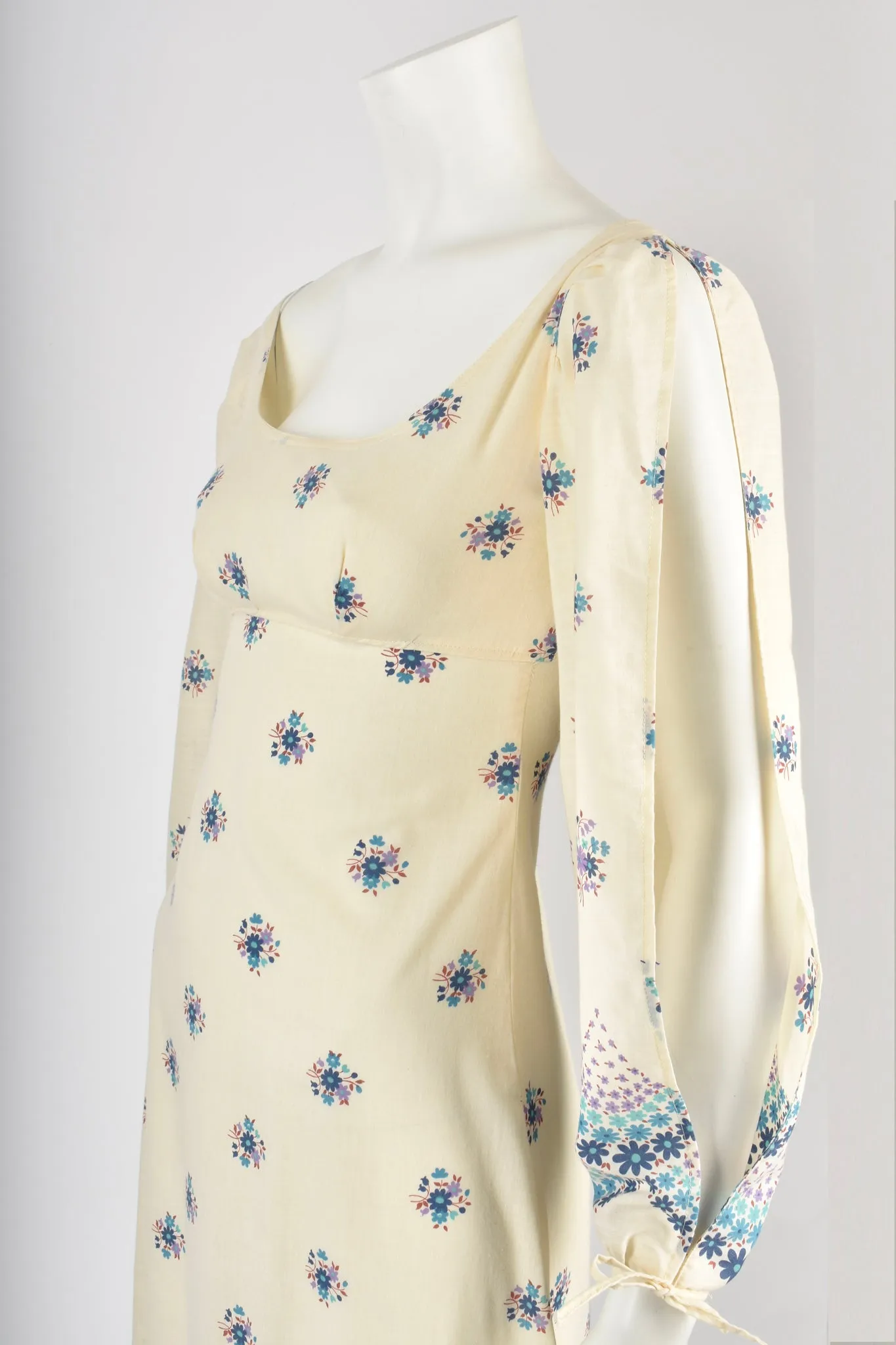 VINTAGE handmade 1970s romantic dress / XXS-XS